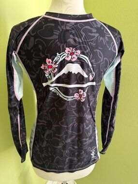 Long Sleeve Floral Rash Guard Surf Swim Top Black Pink Mountain Graphic BJJ